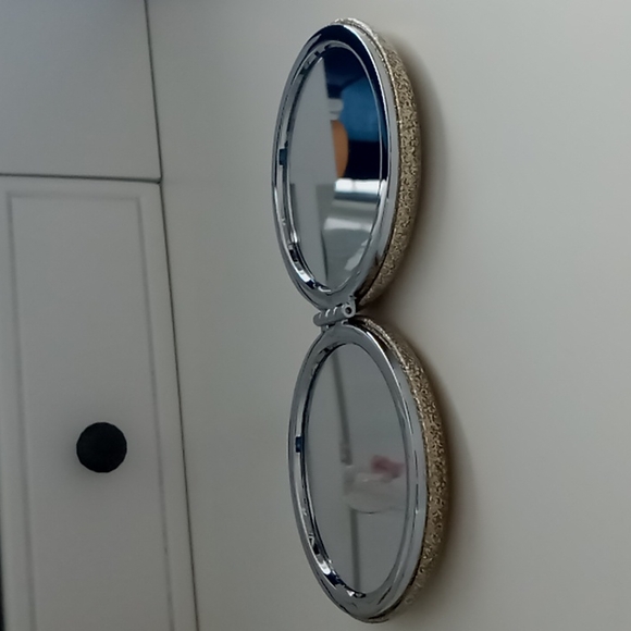 Gold Compact Mirror - Picture 4 of 7